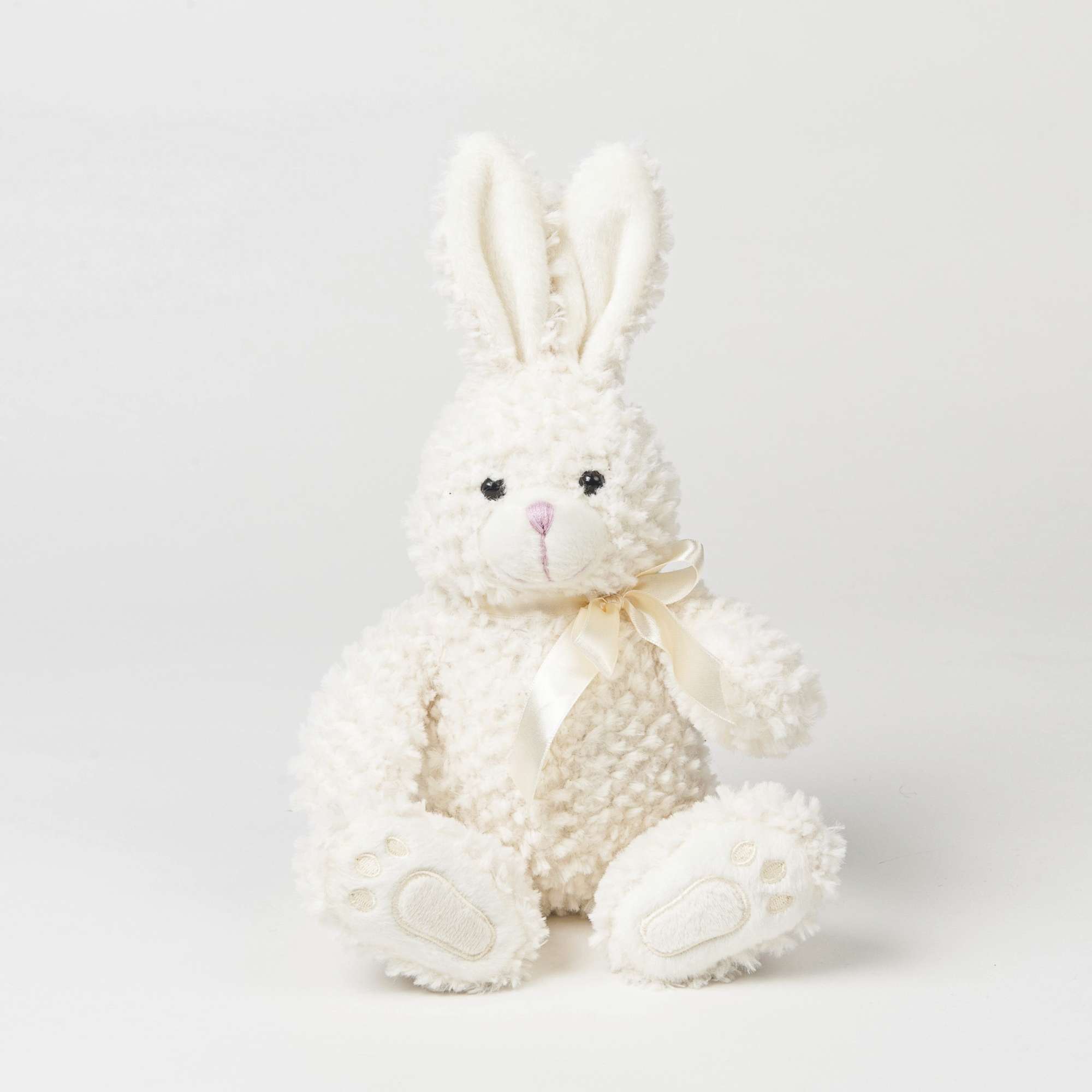 Stoffhase mit Schleife und Sicherheitstest