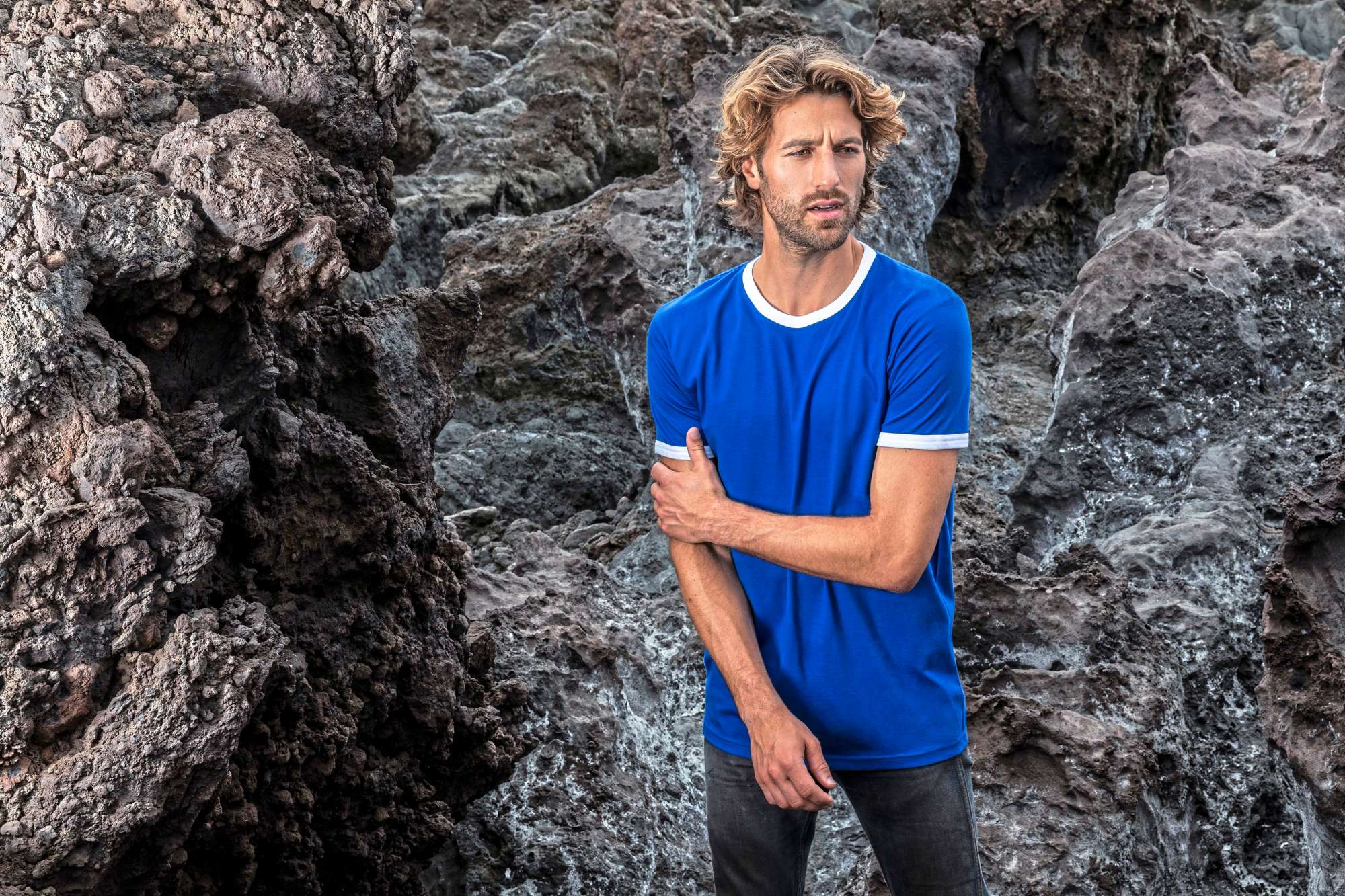 T-Shirt mit Kontrast-Bündchen für Herren