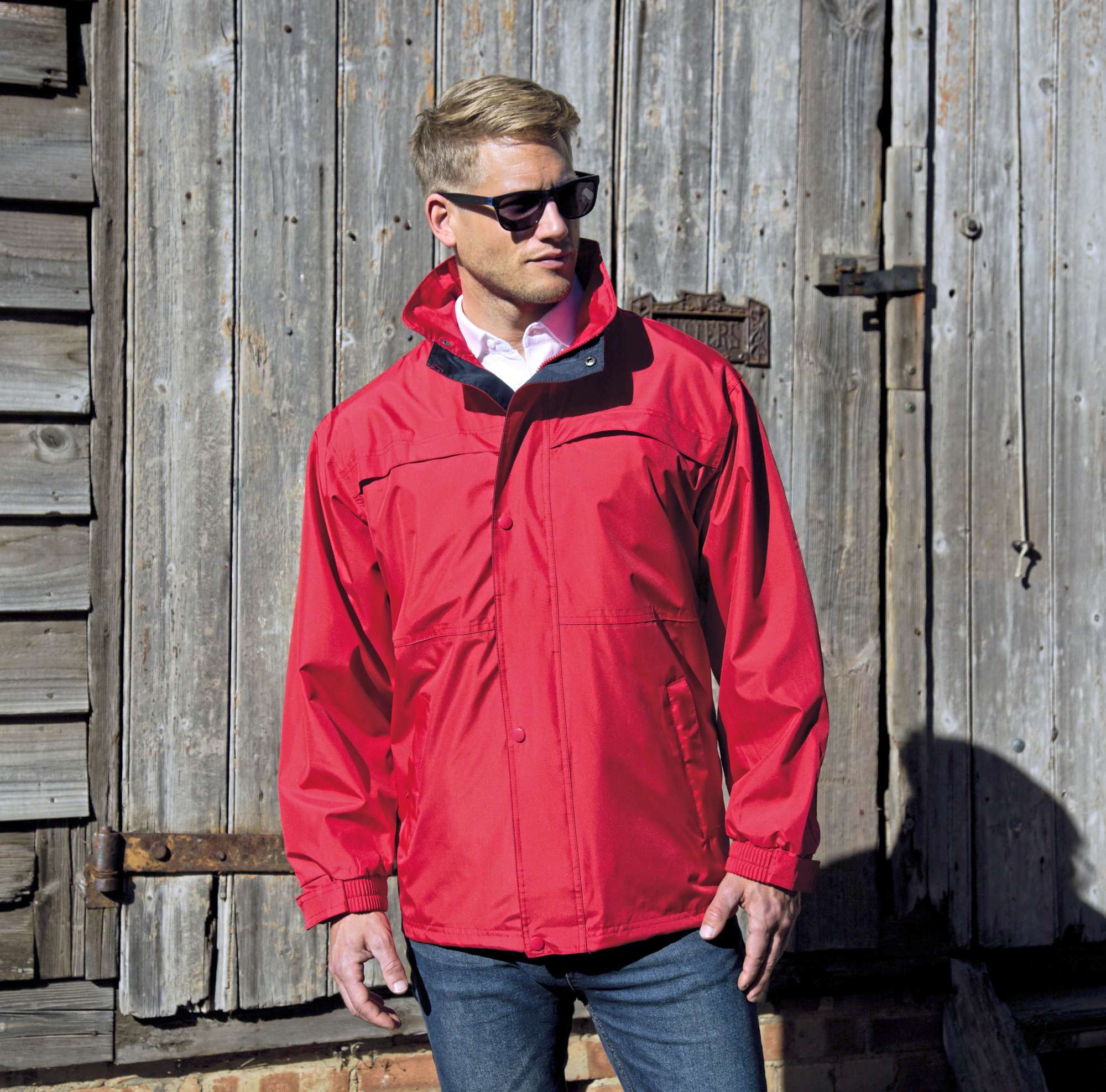 Multi-Funktionsjacke mit Kapuze und Taschen