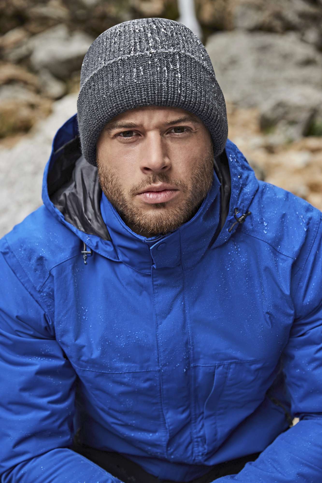 Wasserabweisende Thermo-Beanie mit Umschlag